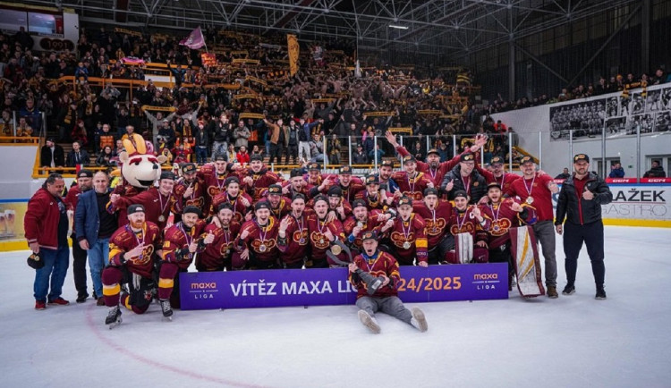 Cesta za zlatem: Dukla první zápasy sezóny prohrála, nakonec slaví prvoligový titul. Foto: Se souhlasem HC Dukla Jihlava