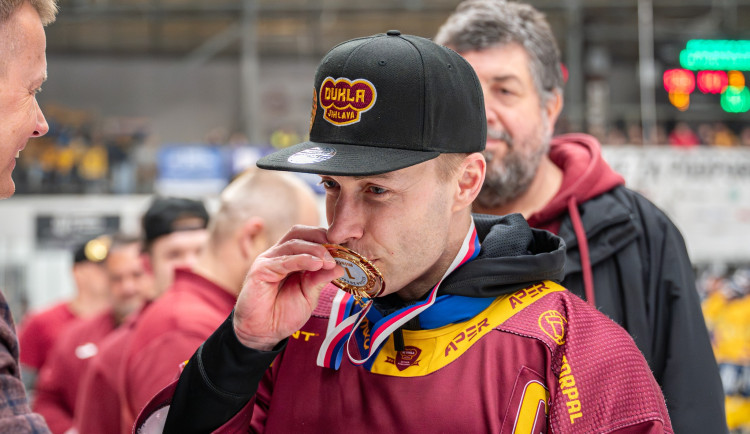 Jihlavský kapitán Čachotský trpěl: Byly to obrovské nervy, ale kluci to zvládli svěle. Foto: HC Dukla Jihlava/facebook