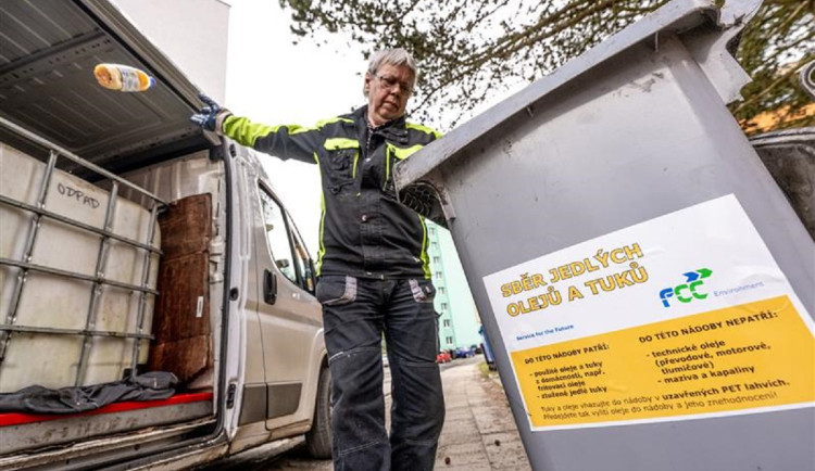 Jihlavská radnice prozkoumala obsah šedých popelnic, bylo tam pečivo i dětské plenky. Foto: Se souhlasem Města Jihlava