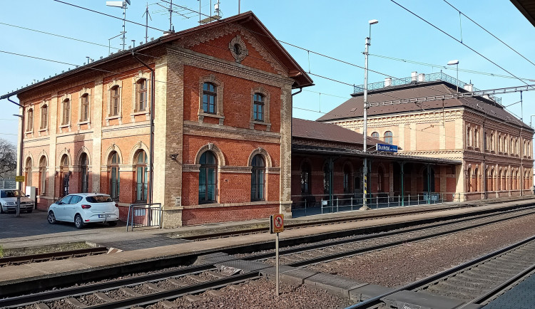 Tragické pondělí. V Jeseníku nad Odrou srazil mezinárodní rychlík člověka, trať tři hodiny stála