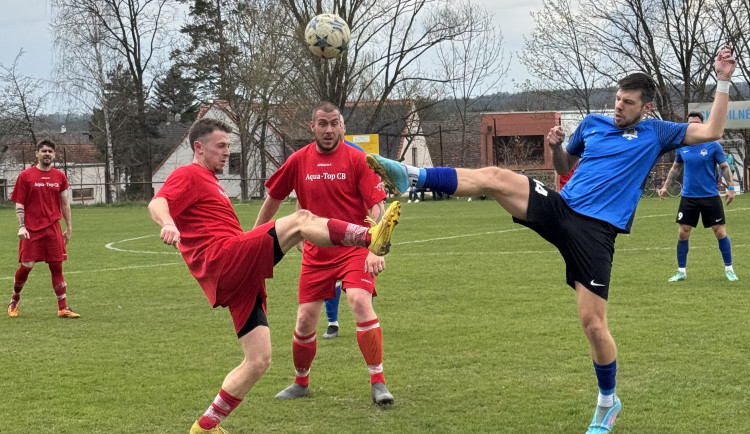 Okresní fotbalové soutěže mají za sebou další kolo. V čele jsou Bavorovice i rezerva Lišova