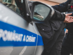 Kriminalisté dopadli muže obviněného ze tří trestných činů, může skončit na pět let za mřížemi