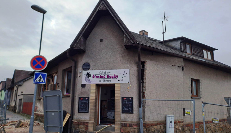 Výbuch v kočičí kavárně způsobil škodu deset milionů. Kriminalisté nyní žádají o pomoc veřejnost. Foto: Se svolením Policie ČR