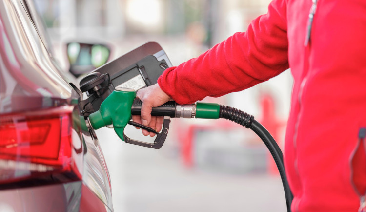 Motorová paliva v Karlovarském kraji od minulého týdne opět zlevnila