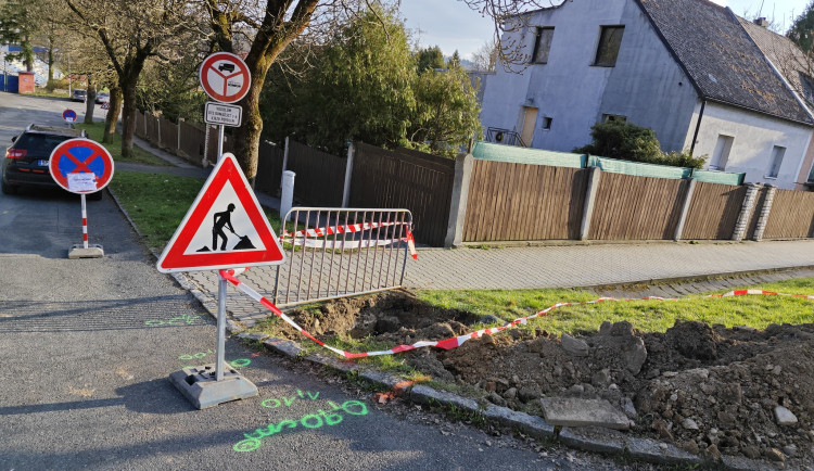 Omezení pro chodce i řidiče, Domažlice investují do oprav vodovodů a kanalizace