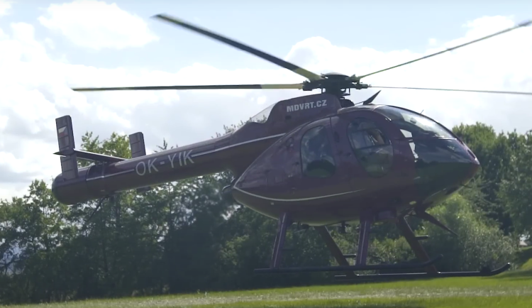 Vrtulník, který odřízl obec od elektřiny, pilotoval vlivný podnikatel z Klatovska