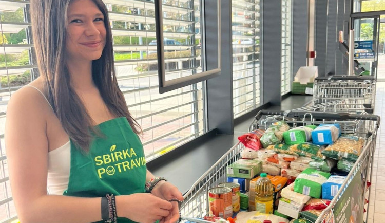 Jihlavané přispěli do Sbírky potravin téměř dvěma tunami darů. Jsme vděční za lidi, kteří jsou ochotni se podělit, zní z charity