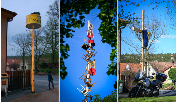 FOTO: Nadšenci staví každoročně rozverné májky, loni to byla hromada židlí