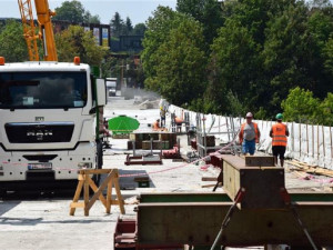 Dělníci se vrací k opravě dálničního mostu u Jihlavy, omezení začnou v pátek