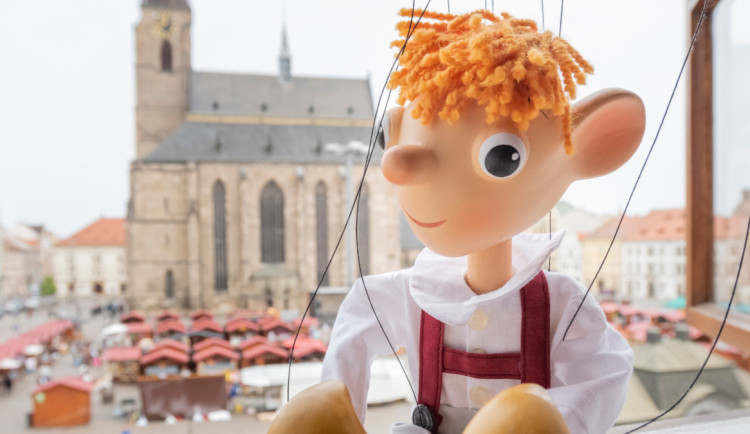 Hurvajs vyrazil na cestu kolem světa, slavná loutka tím oslaví své 100. narozeniny