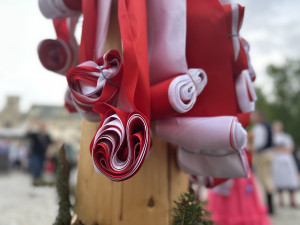 VIDEO: Májové slavnosti v Jihlavě. Podívejte se na letošní zaplétání máje