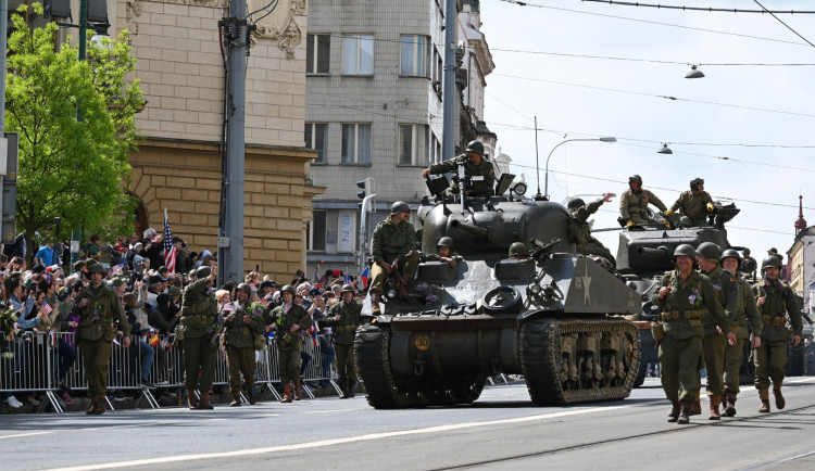 FOTO: Více tanků i letadel, Plzeň ožila oblíbeným Konvojem svobody