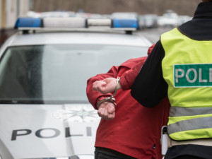 Mladík s nožem ohrožoval v Jihlavě sedmnáctiletou dívku, zasahovali policisté