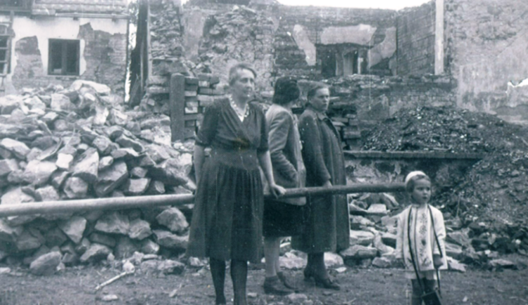 Foto z bombardování Dalešic na Třebíčsku, foto: Rudolf Špaček