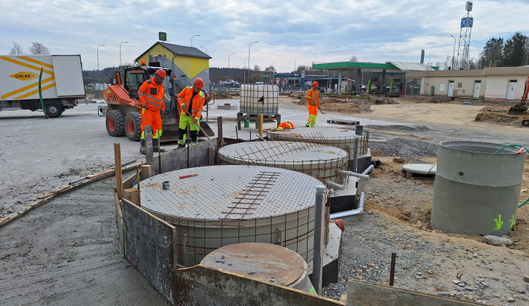 Modernizace nejvýše položené odpočívky Mikulášov na dálnici D1 potrvá do podzimu. Foto: Se svolením ŘSD
