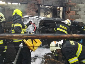 Na Třebíčsku hořela autodílna, škoda je téměř pět milionů. Příčinou je nedbalost