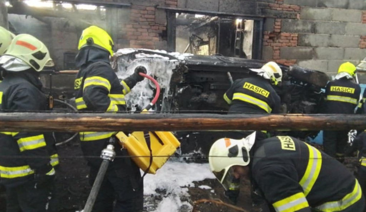 Na Třebíčsku hořela autodílna, škoda je téměř pět milionů. Příčinou je nedbalost. Foto: Se svolením HZS Kraje Vysočina
