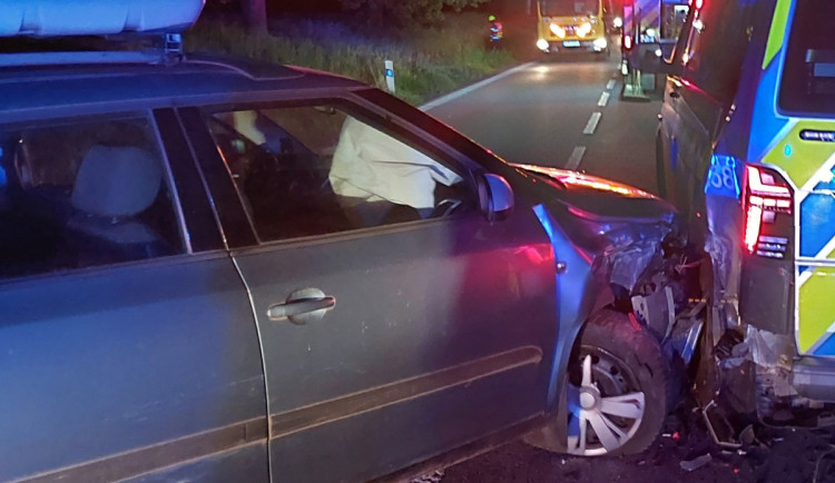 U Výčap se o víkendu často bouralo. Senior narazil do policejního auta. Foto: Se svolením Policie ČR