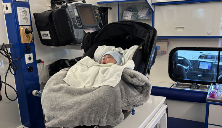 Budějcká nemocnice má nový systém pro převoz kojenců. Jako jediná v republice