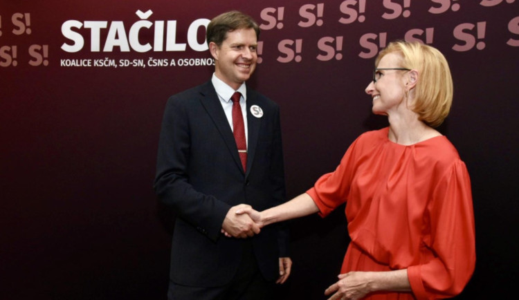 KOMENTÁŘ: Návrat do Moskvy a neodbytný duch 9. května české politiky