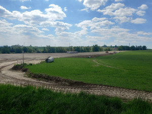 Náhradní silnice u Helenína je hotová, v úterý večer se po ní začne jezdit