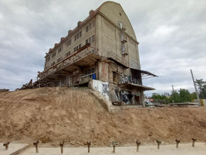 Před Silem vzniká nová silnice, odtěženou zem odvezlo šest tisíc nákladních aut