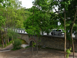 Starý Brněnský most je definitivně opravený, pro auta tam zůstala jednosměrka. Foto: Daniela Drozdová