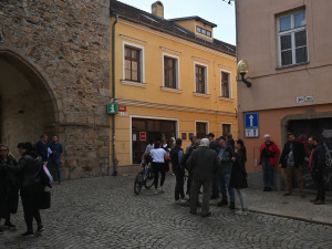 ANKETA: Oprava Brány Matky Boží v Jihlavě vyvolává debatu. Kámen, či omítka?