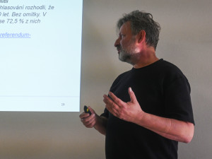 ANKETA: Oprava Brány Matky Boží v Jihlavě vyvolává debatu. Kámen, či omítka?