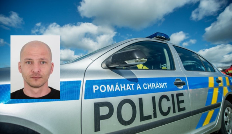 Kriminalisté pátrají po cizinci, který za sebou nechal škodu téměř čtyři miliony