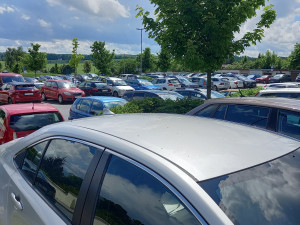 Parkování v Jihlavě IX: Na P+R se dá parkovat zdarma, zatím je v Jihlavě jediné