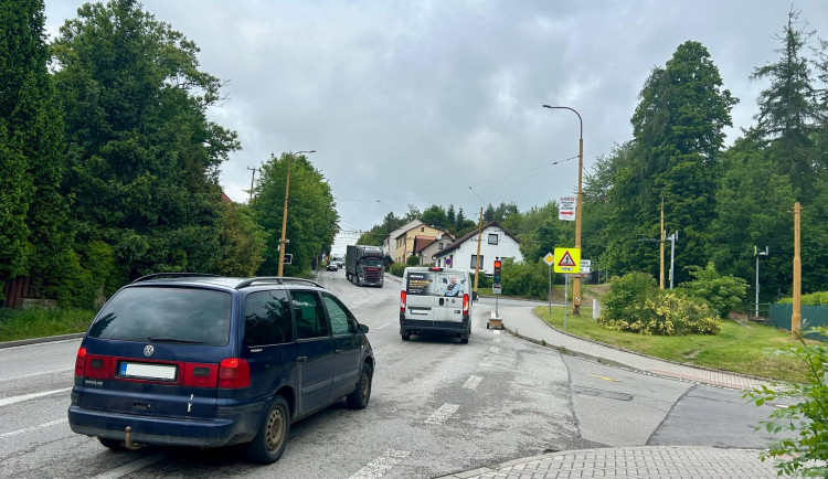 U Venuše řídí dopravu semafory. Chtěli je sami řidiči a teď by je tam nechali