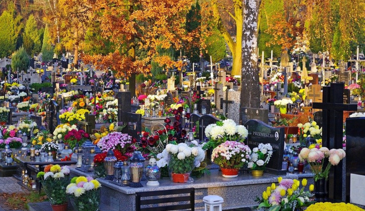 Ve Světlé nad Sázavou končí pohřebnický obor, včera byly praktické maturity