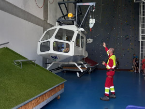 Foto: Lety vrtulníkem i exkurze v sanitce. Záchranáři přilákali tisíce dětí