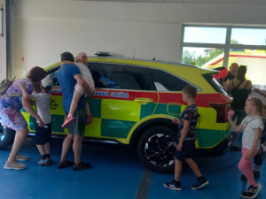 Foto: Lety vrtulníkem i exkurze v sanitce. Záchranáři přilákali tisíce dětí