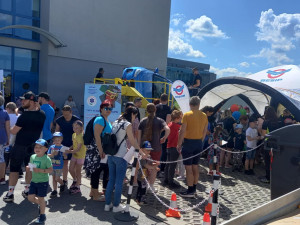 Foto: Lety vrtulníkem i exkurze v sanitce. Záchranáři přilákali tisíce dětí