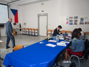 Před komisí jsem se cítil docela příjemně, řekl maturant o zkoušce z dospělosti