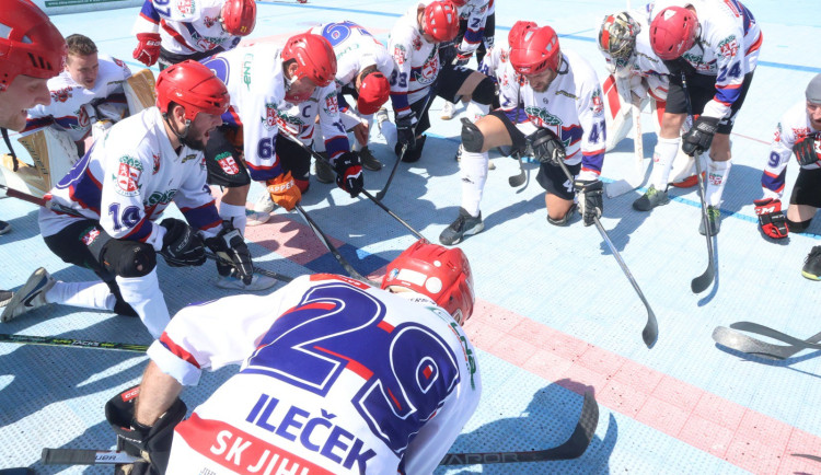 Hokejbalová druhá liga: Ve finále vede SK Jihlava nad městským rivalem Flyers 2:0