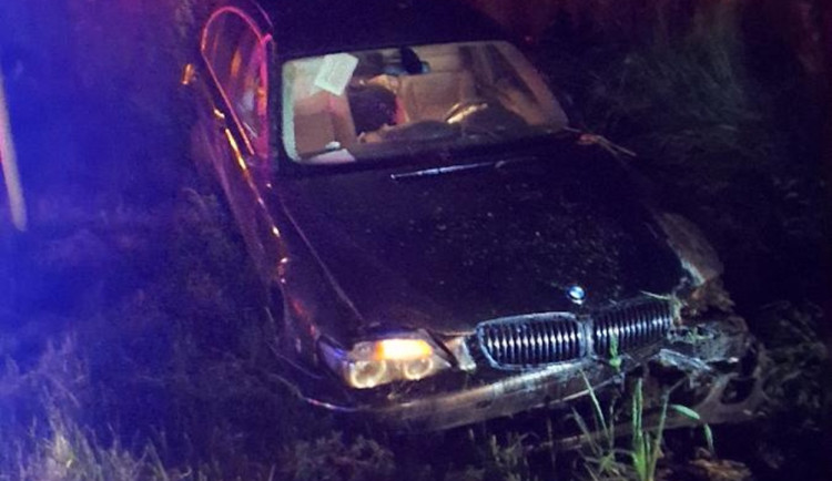 Policisté pátrají, kdo o víkendu ukradl BMW, se kterým následně havaroval. Foto: Se svolením Policie ČR