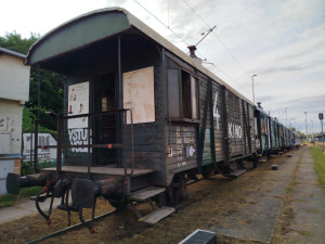 FOTO: Do soboty je v Jihlavě Vlak Lemkin, unikátní výstavou připomíná hrůzy genocidy
