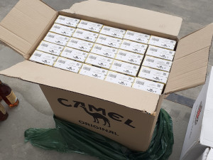 Vysočinští celníci zadržely na dálnici D1 cigarety, koňak, víno i anabolika