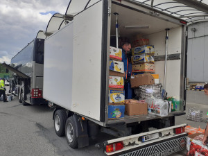 Vysočinští celníci zadržely na dálnici D1 cigarety, koňak, víno i anabolika