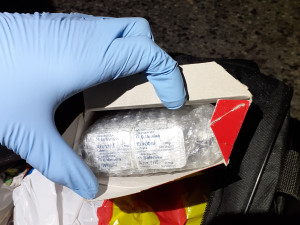 Vysočinští celníci zadržely na dálnici D1 cigarety, koňak, víno i anabolika