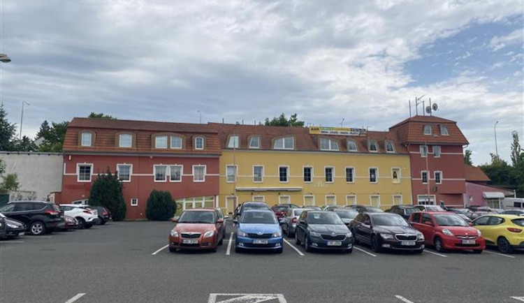 Česká Lípa chce koupit budovu bývalého rádia Crystal. Majitel chce 23 milionů