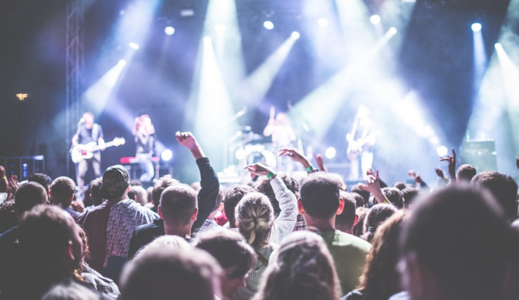 Kulturní tipy: Metalový festival uprostřed sídliště, sraz pincků i oslavy hasičů