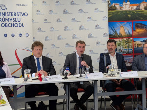 Vlček: Vláda nepochybuje o splnění podílu českých firem na dostavbě Dukovan