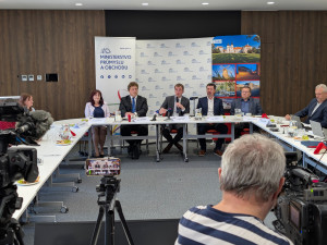 Vlček: Vláda nepochybuje o splnění podílu českých firem na dostavbě Dukovan