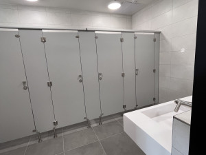 V Třešti je hotová modernizace veřejných záchodků, v Jihlavě je na náměstí buňka