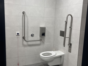 V Třešti je hotová modernizace veřejných záchodků, v Jihlavě je na náměstí buňka