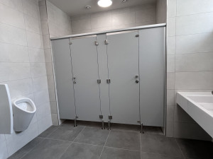 V Třešti je hotová modernizace veřejných záchodků, v Jihlavě je na náměstí buňka